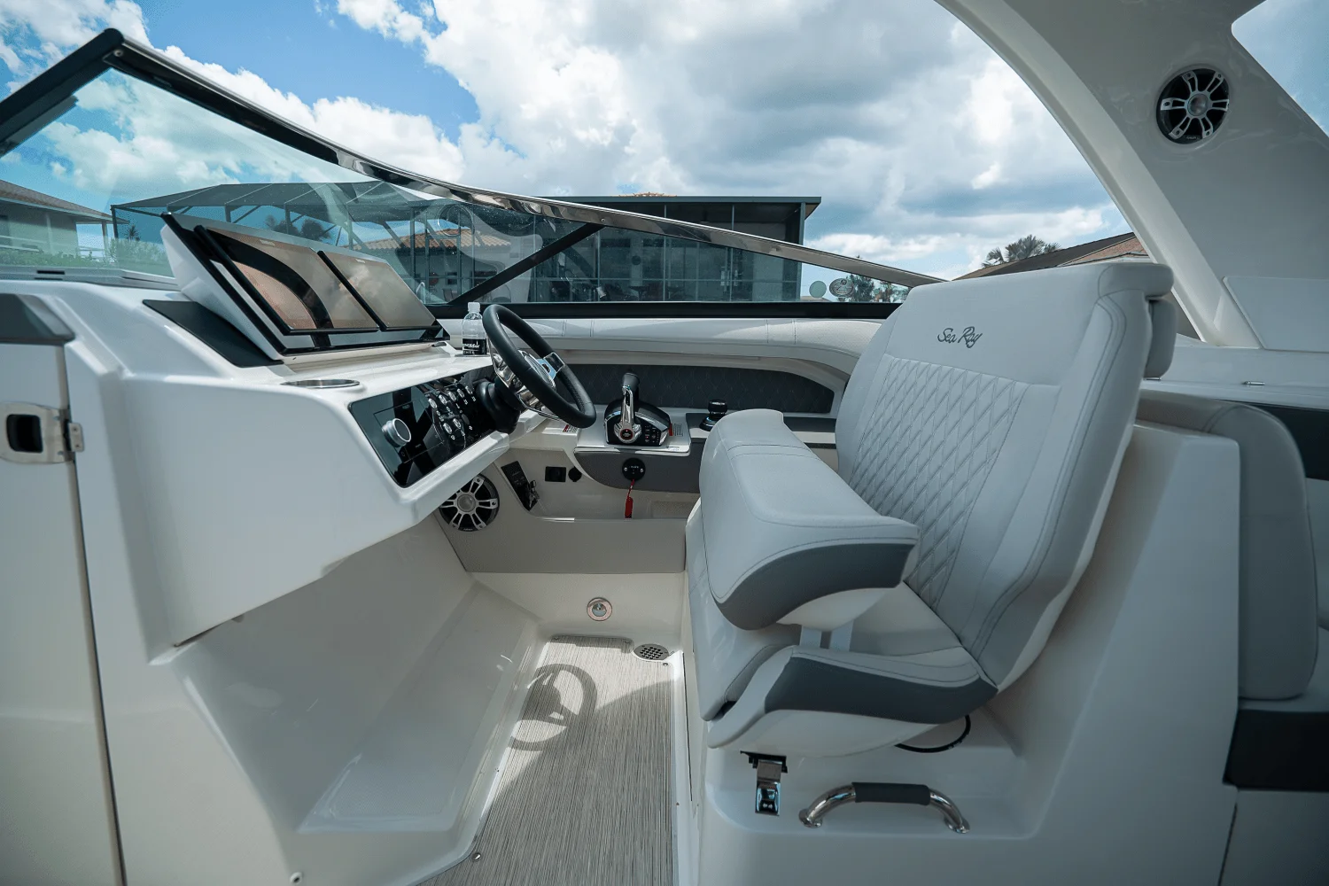 2026 Sea Ray SLX 310 Outboard Image Thumbnail #12