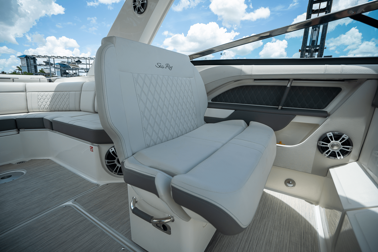 2026 Sea Ray SLX 310 Outboard Image Thumbnail #17