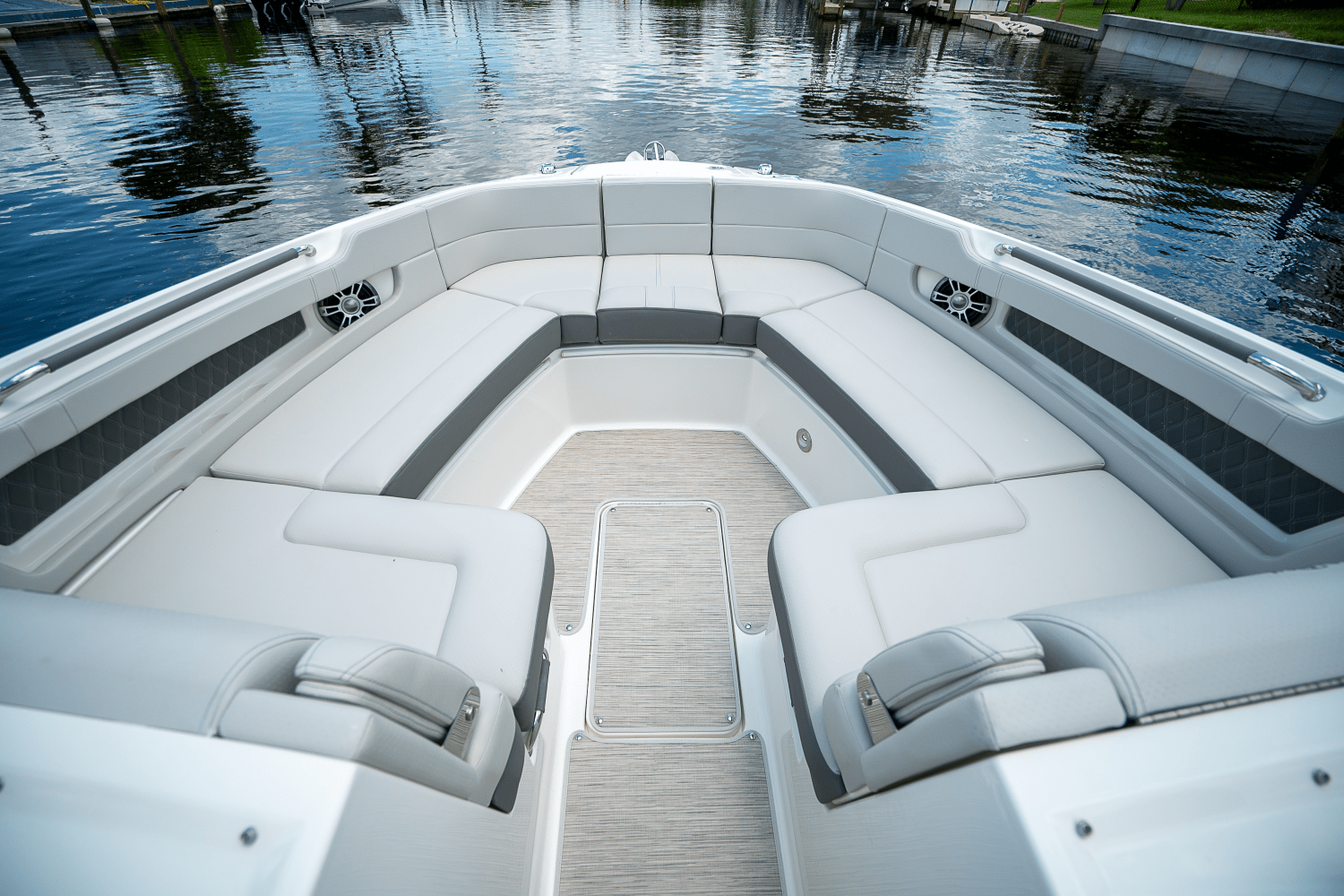 2026 Sea Ray SLX 310 Outboard Image Thumbnail #20