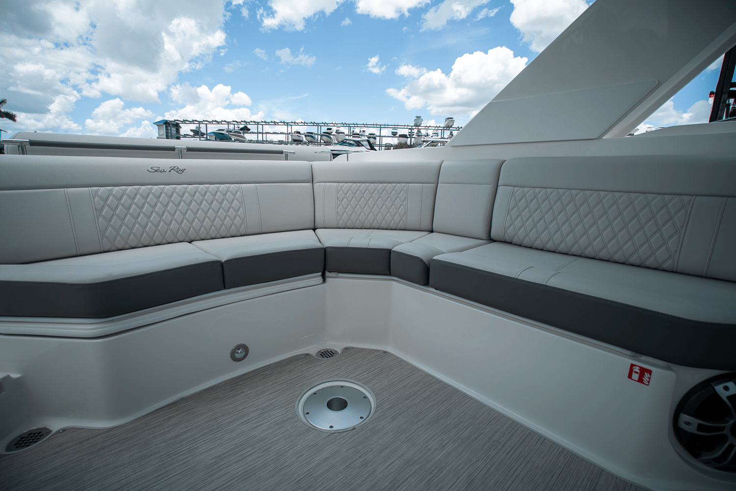 2026 Sea Ray SLX 310 Outboard Image Thumbnail #7