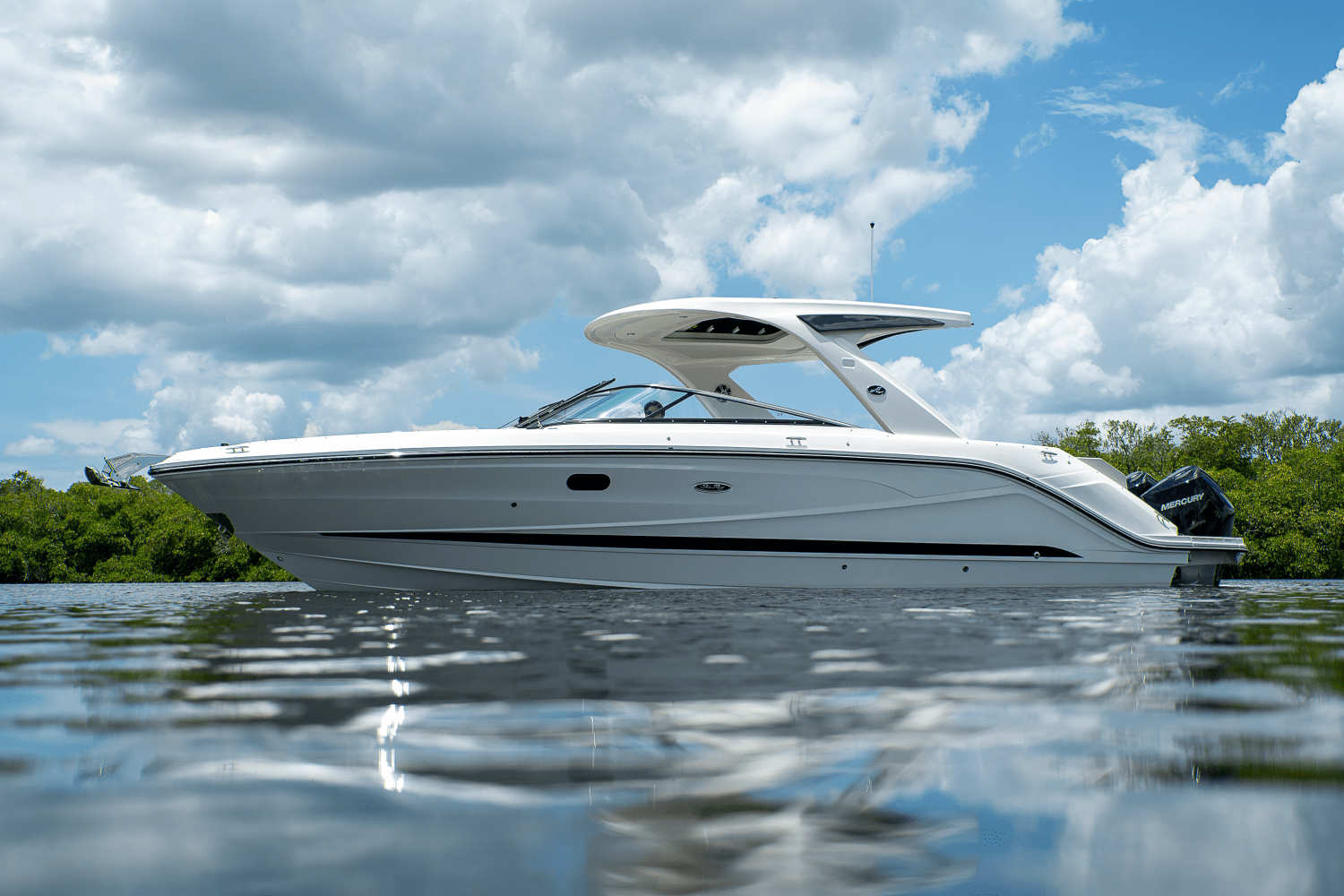 2026 Sea Ray SLX 310 Outboard Image Thumbnail #3