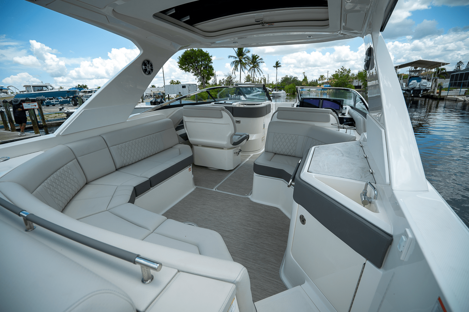 2026 Sea Ray SLX 310 Outboard Image Thumbnail #6