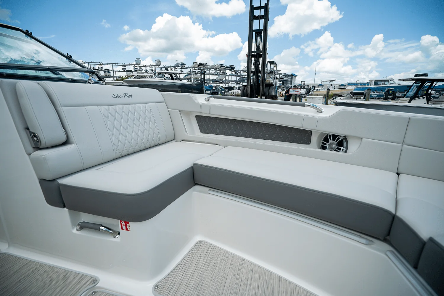 2026 Sea Ray SLX 310 Outboard Image Thumbnail #21