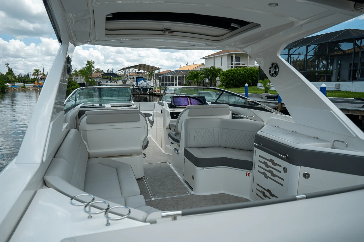 2026 Sea Ray SLX 310 Outboard Image Thumbnail #5