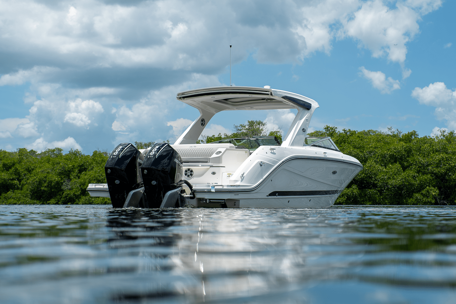 2026 Sea Ray SLX 310 Outboard Image Thumbnail #2