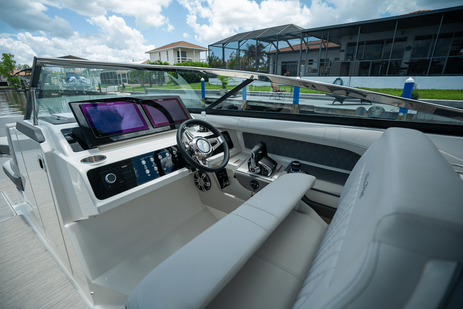 2026 Sea Ray SLX 310 Outboard Image Thumbnail #14