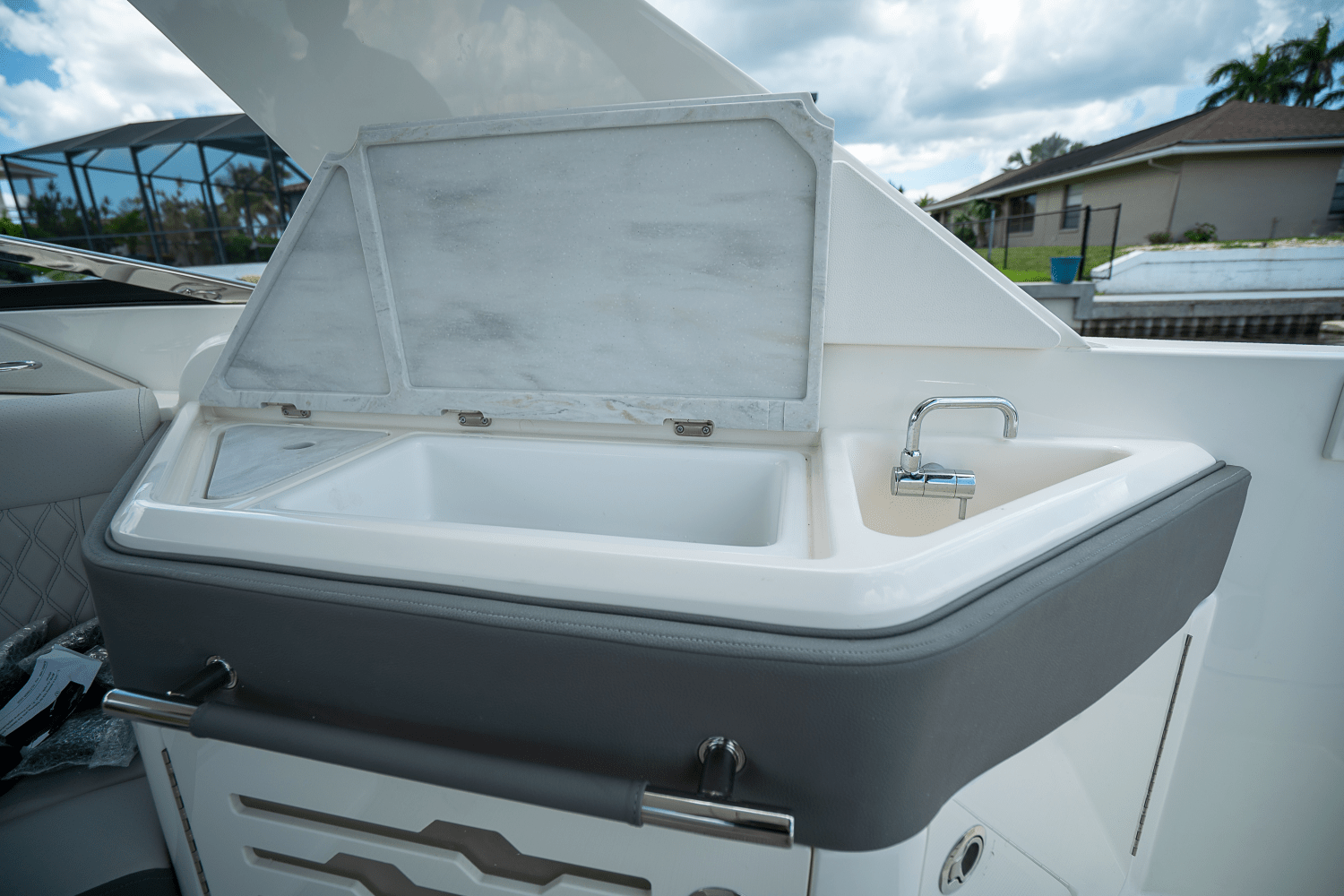 2026 Sea Ray 310SLX-OB Image Thumbnail #8