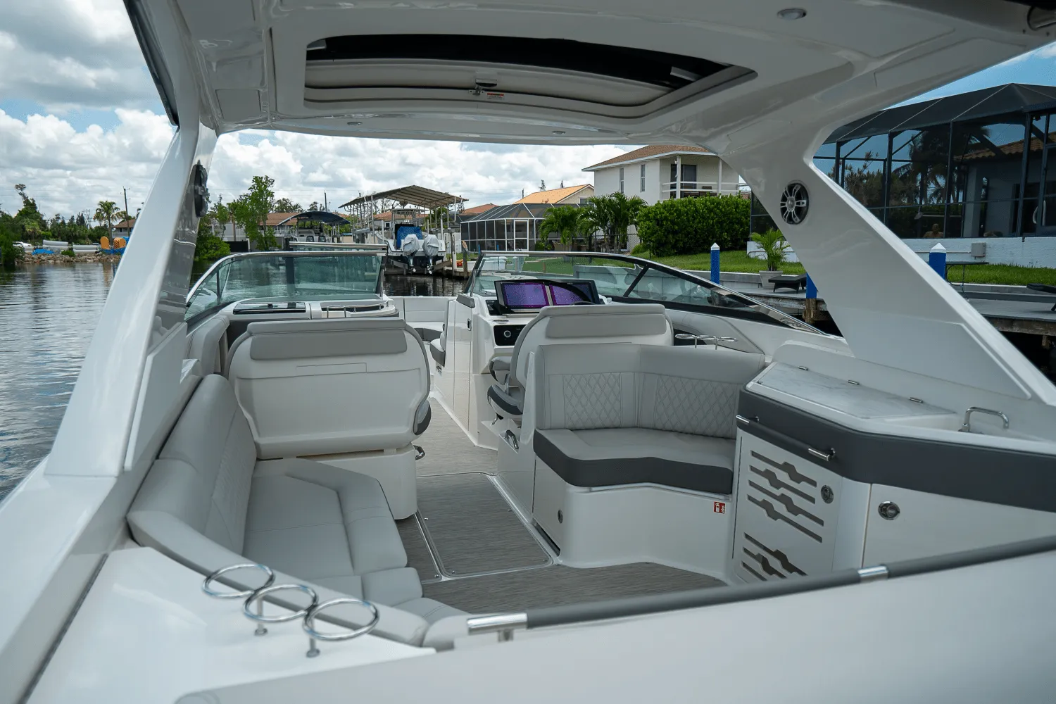 2026 Sea Ray SLX 310 Ouboard Image Thumbnail #5