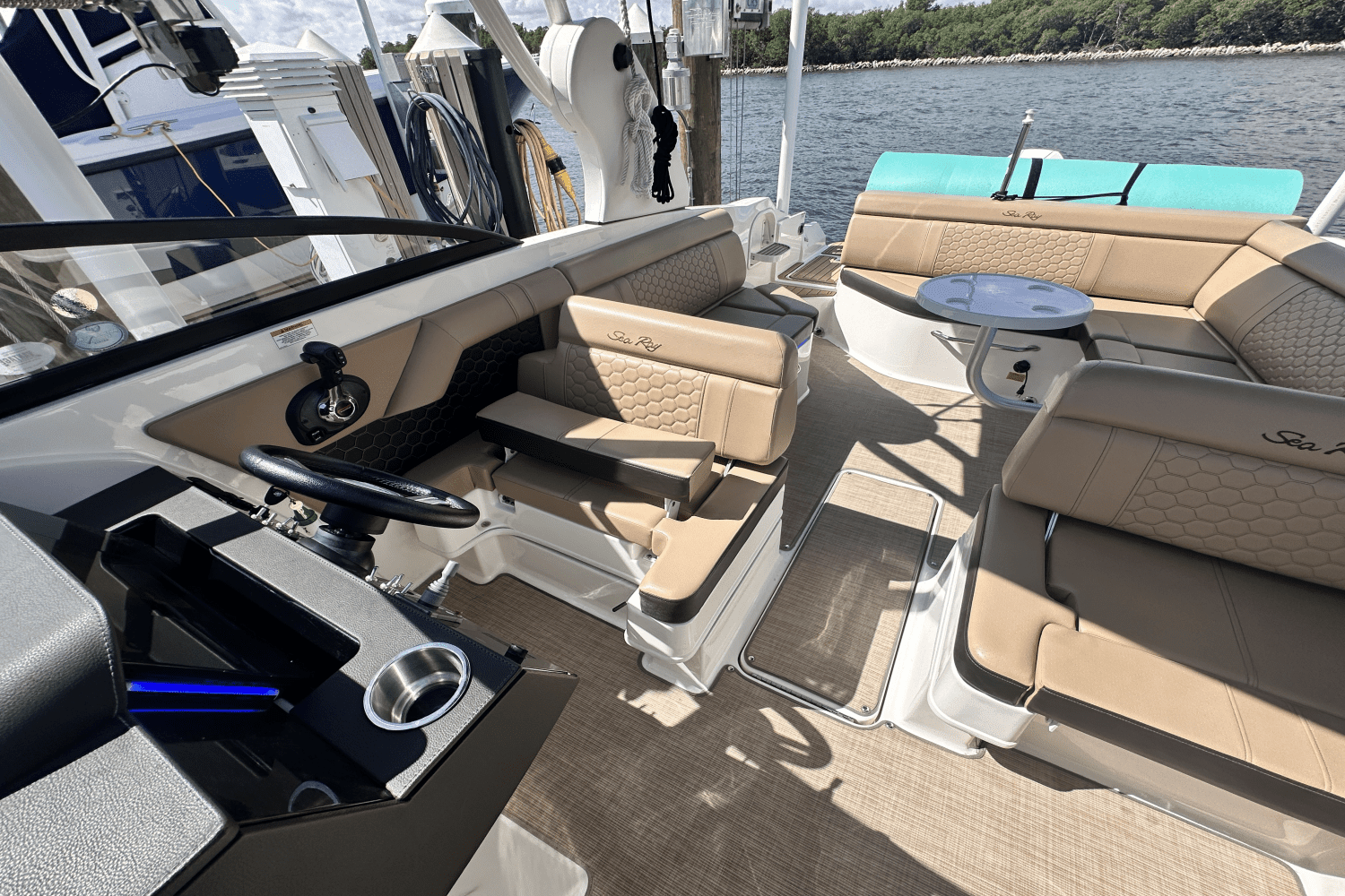 2019 Sea Ray 270 SDX OUTBOARD Image Thumbnail #11