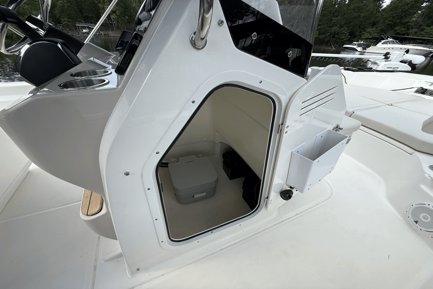 2024 Boston Whaler 210 MONTAUK Image Thumbnail #47