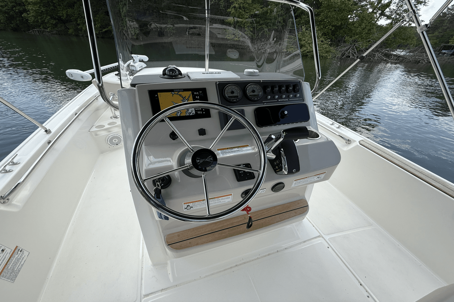 2024 Boston Whaler 210 MONTAUK Image Thumbnail #39
