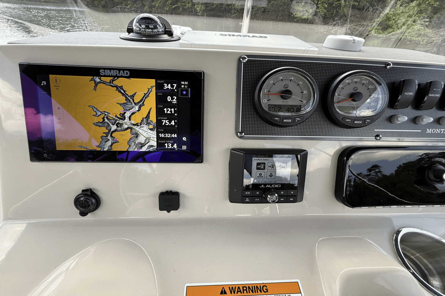 2024 Boston Whaler 210 MONTAUK Image Thumbnail #42