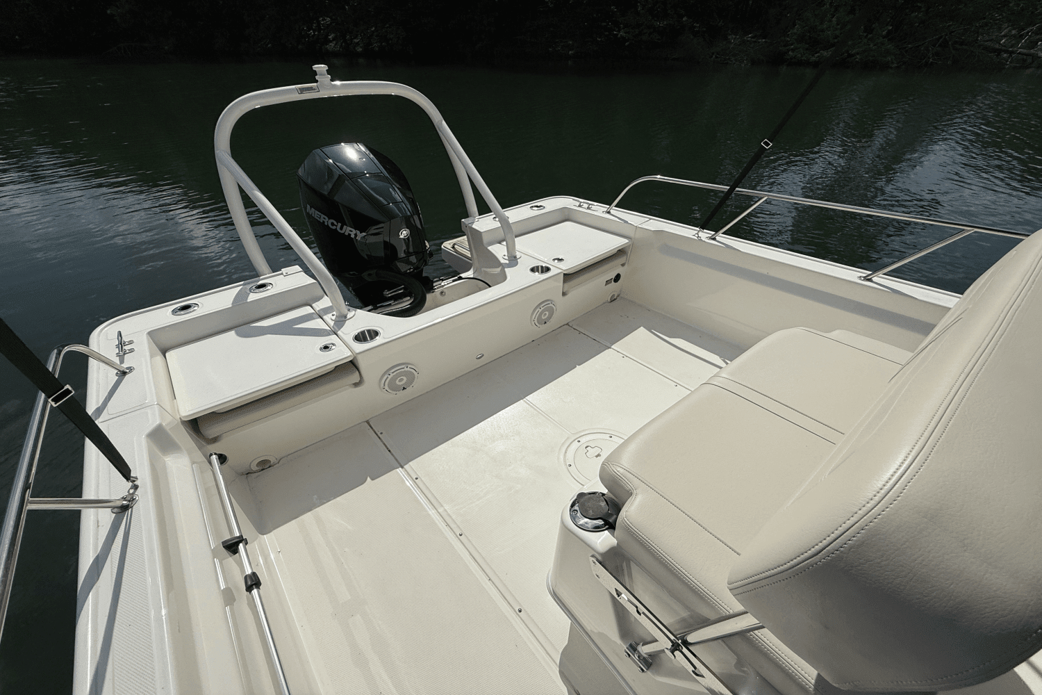 2024 Boston Whaler 210 MONTAUK Image Thumbnail #29
