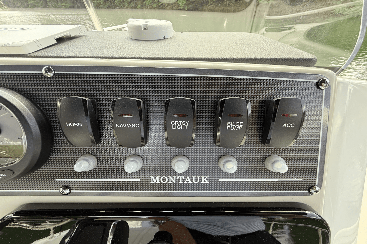 2024 Boston Whaler 210 MONTAUK Image Thumbnail #44