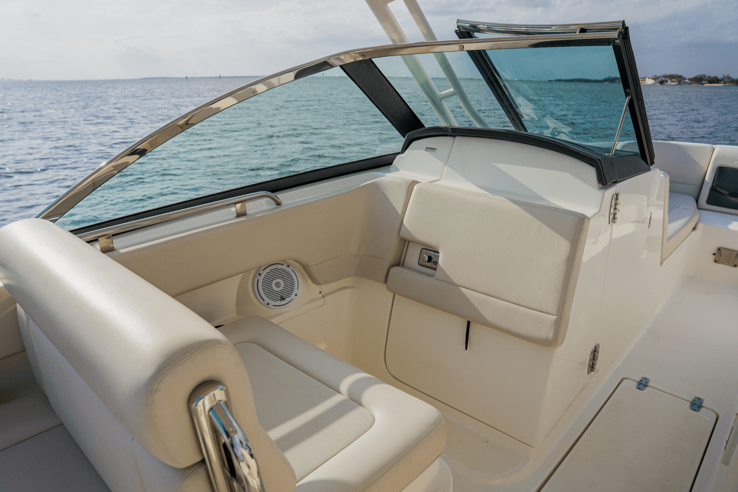 2018 Boston Whaler 230 VANTAGE Image Thumbnail #57