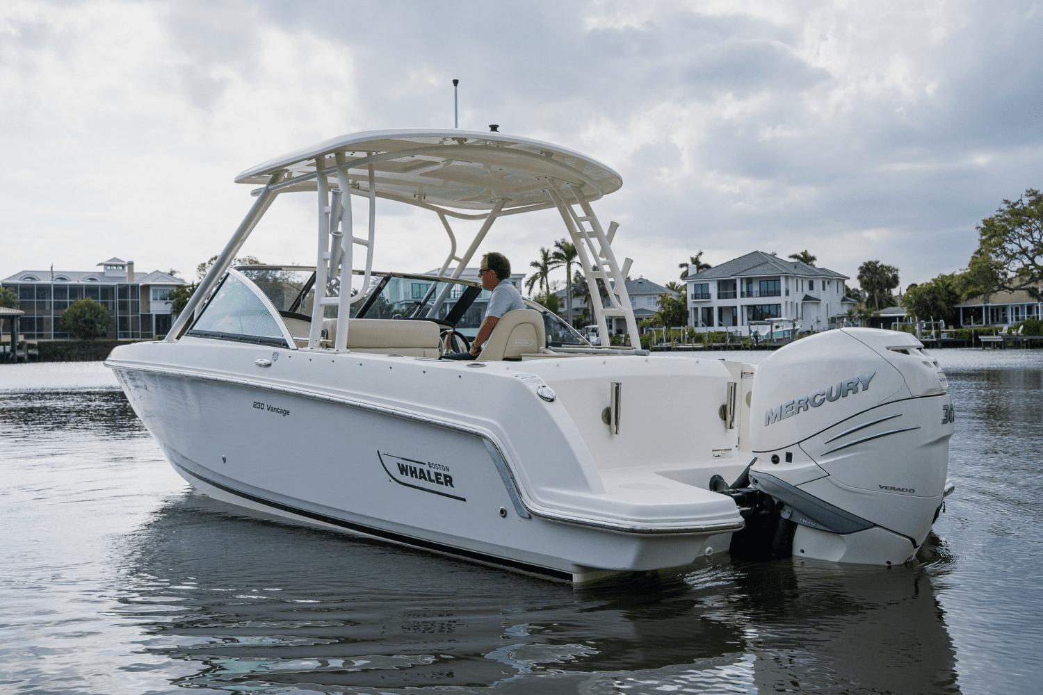 2018 Boston Whaler 230 VANTAGE Image Thumbnail #10