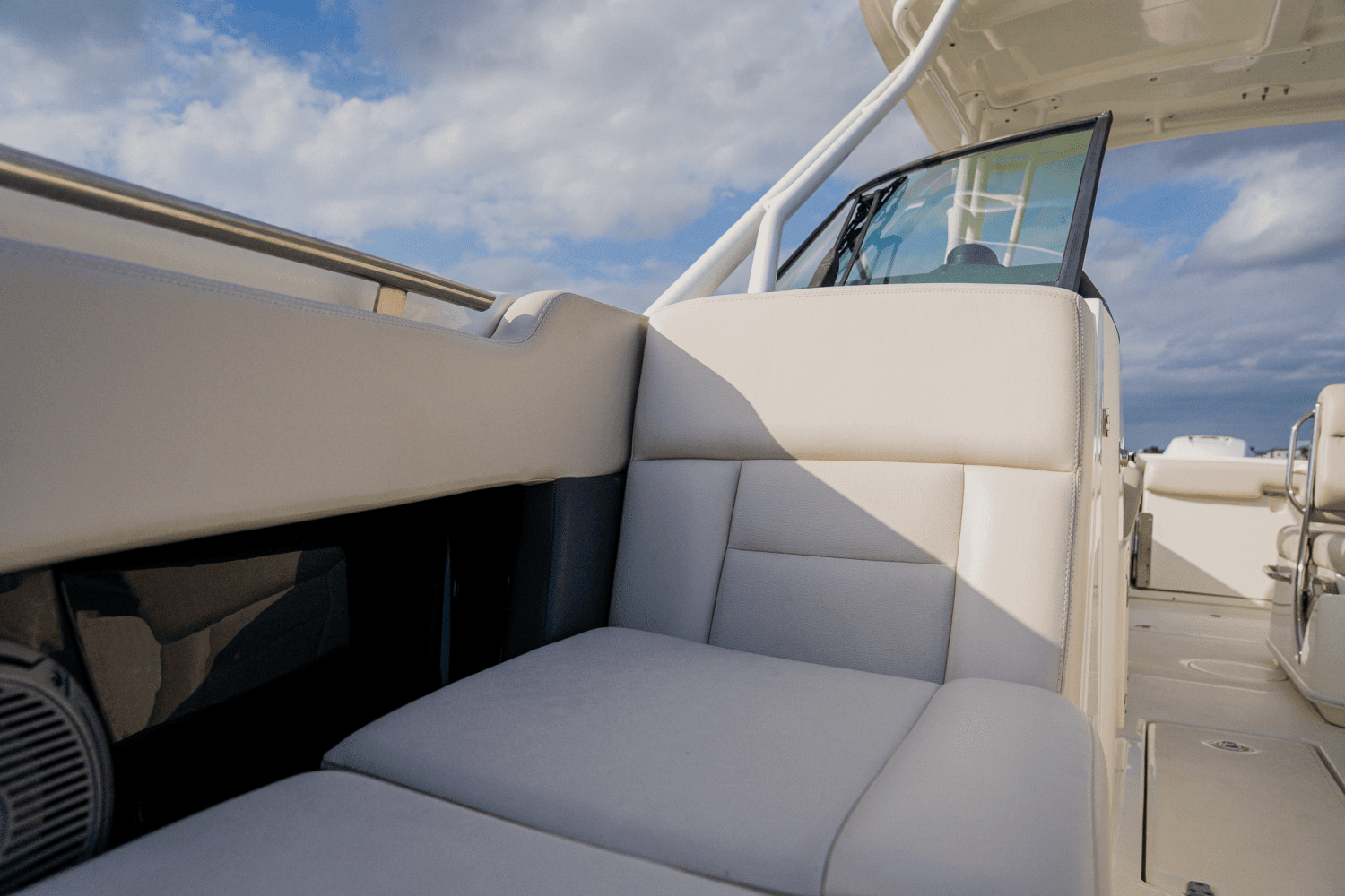 2018 Boston Whaler 230 VANTAGE Image Thumbnail #44
