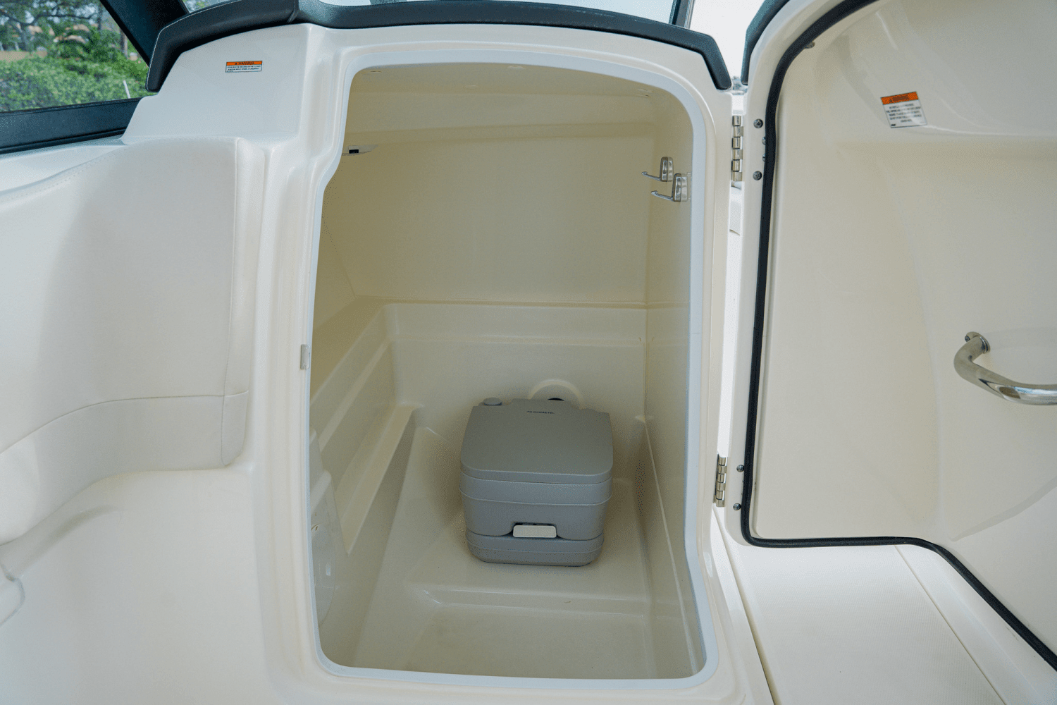 2018 Boston Whaler 230 VANTAGE Image Thumbnail #32
