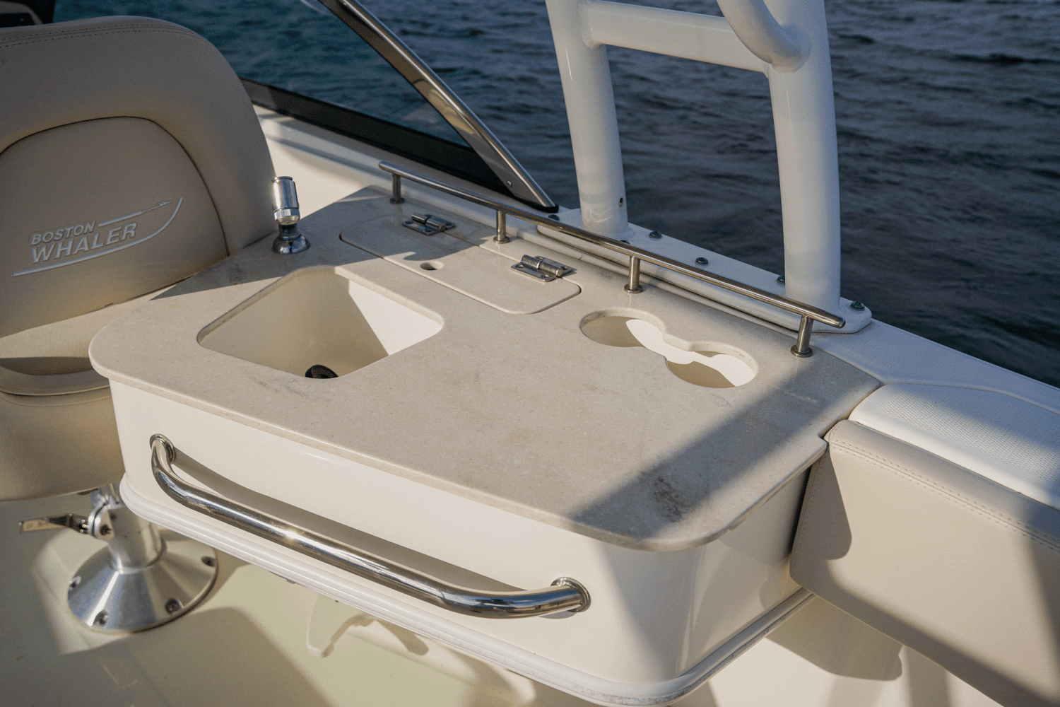 2018 Boston Whaler 230 VANTAGE Image Thumbnail #26