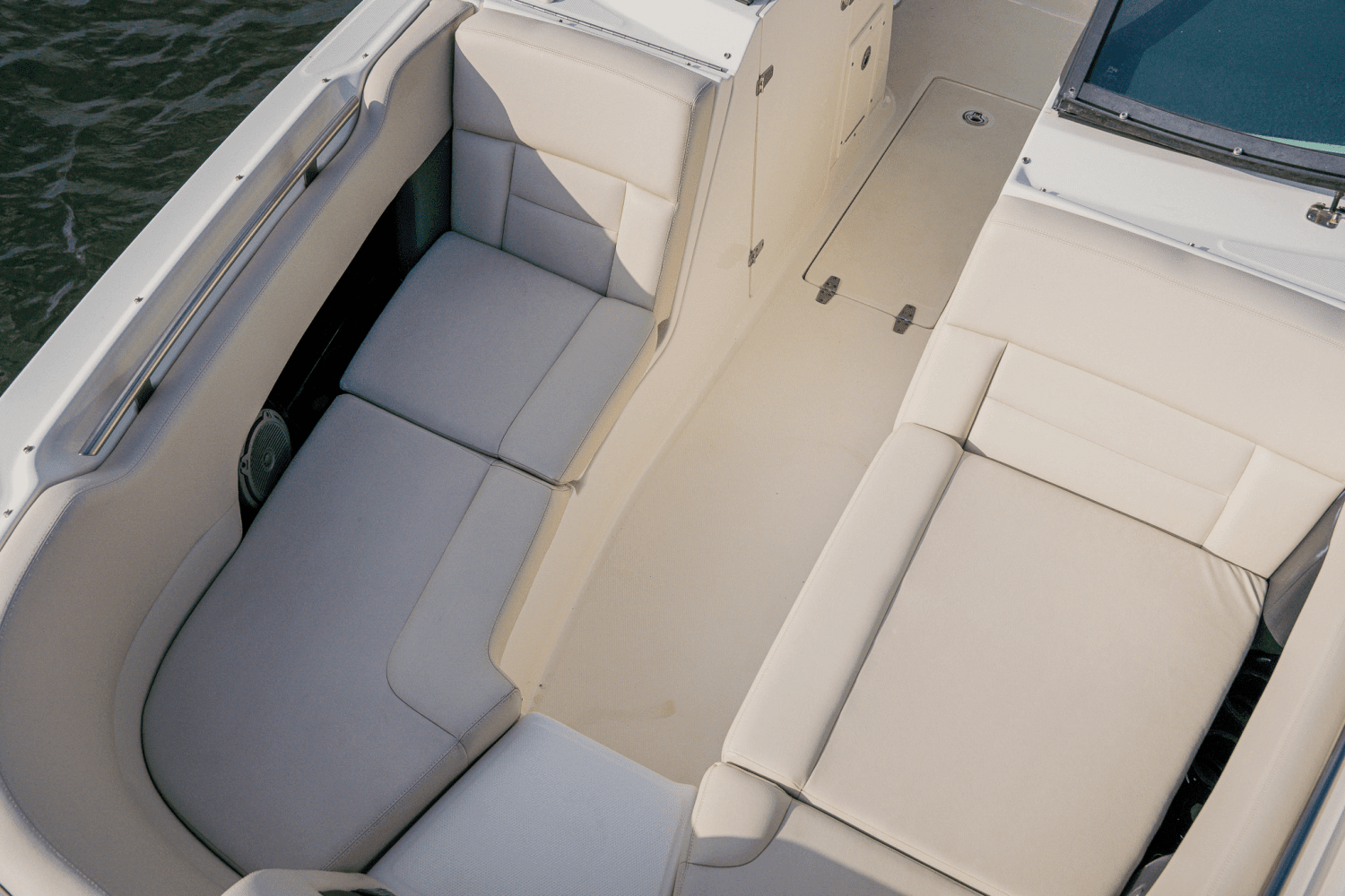2018 Boston Whaler 230 VANTAGE Image Thumbnail #48