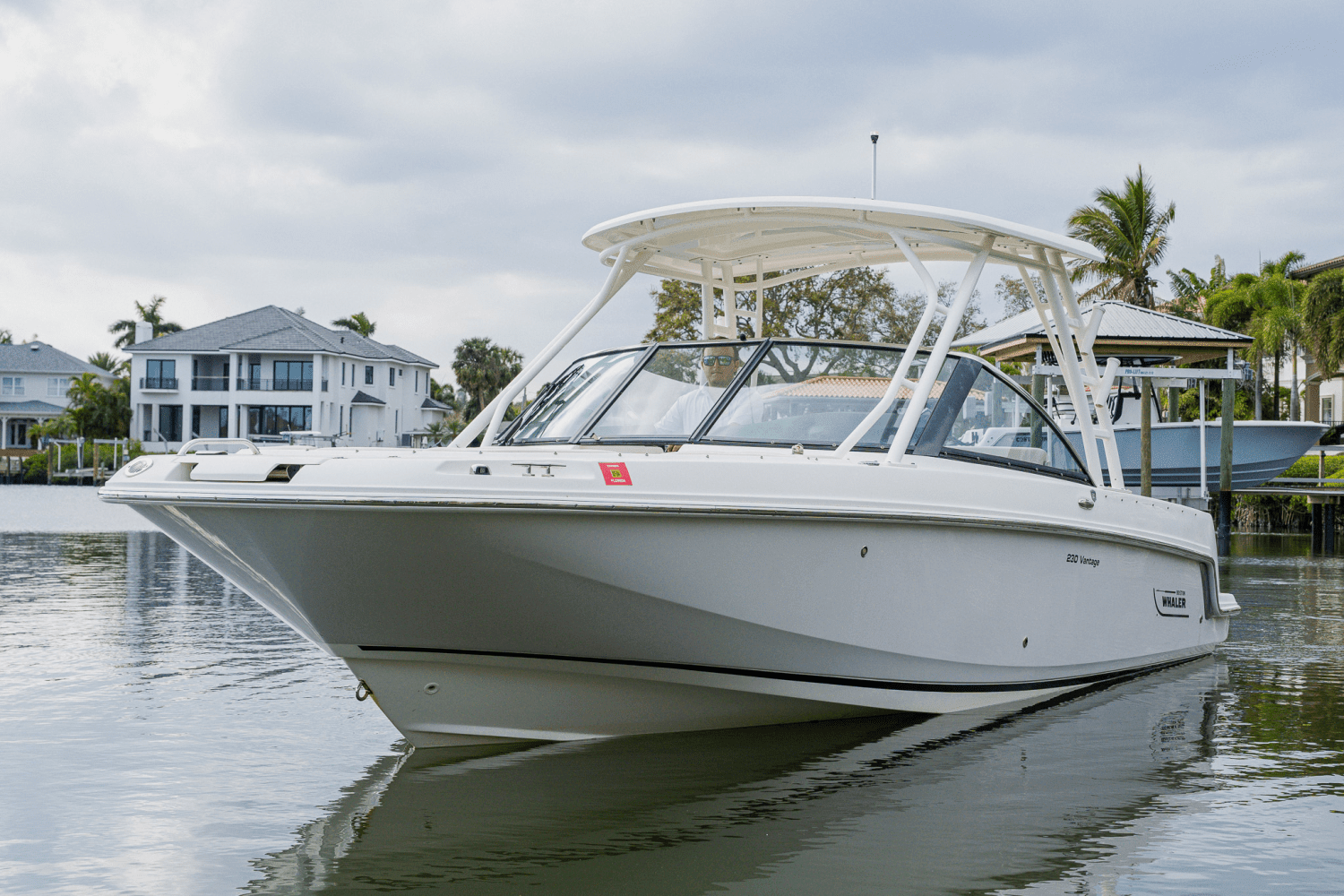 2018 Boston Whaler 230 VANTAGE Image Thumbnail #1