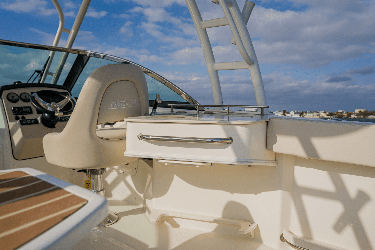 2018 Boston Whaler 230 VANTAGE Image Thumbnail #24