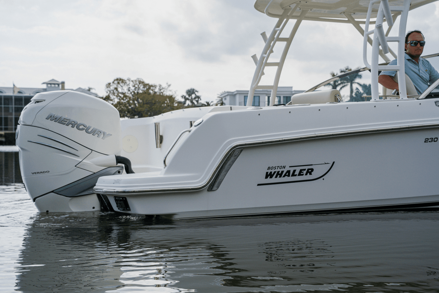 2018 Boston Whaler 230 VANTAGE Image Thumbnail #13