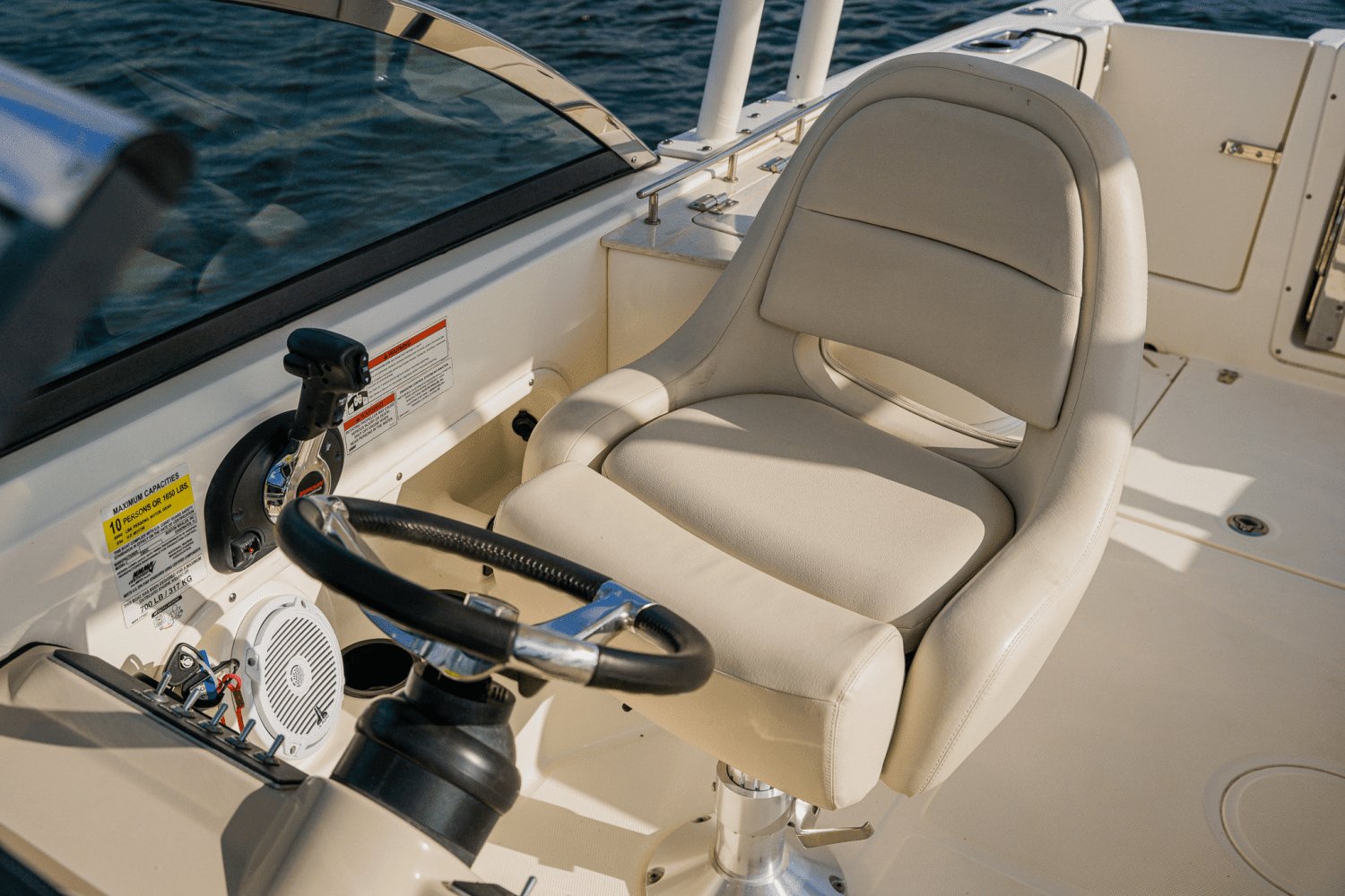2018 Boston Whaler 230 VANTAGE Image Thumbnail #21