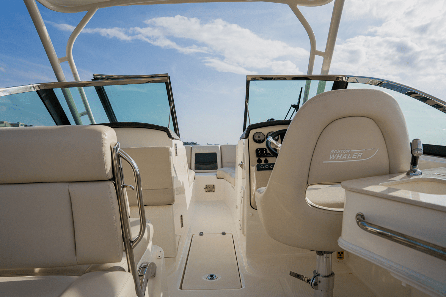 2018 Boston Whaler 230 VANTAGE Image Thumbnail #50