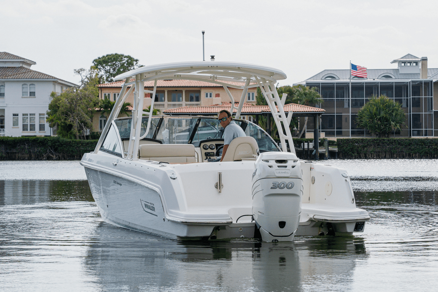 2018 Boston Whaler 230 VANTAGE Image Thumbnail #9