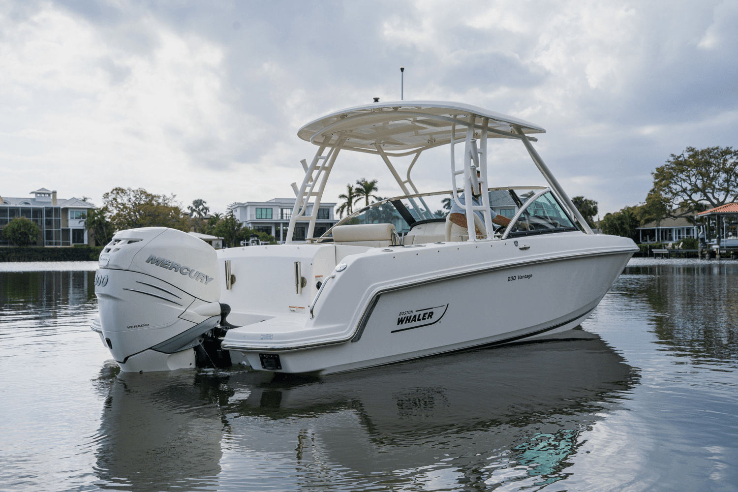 2018 Boston Whaler 230 VANTAGE Image Thumbnail #12