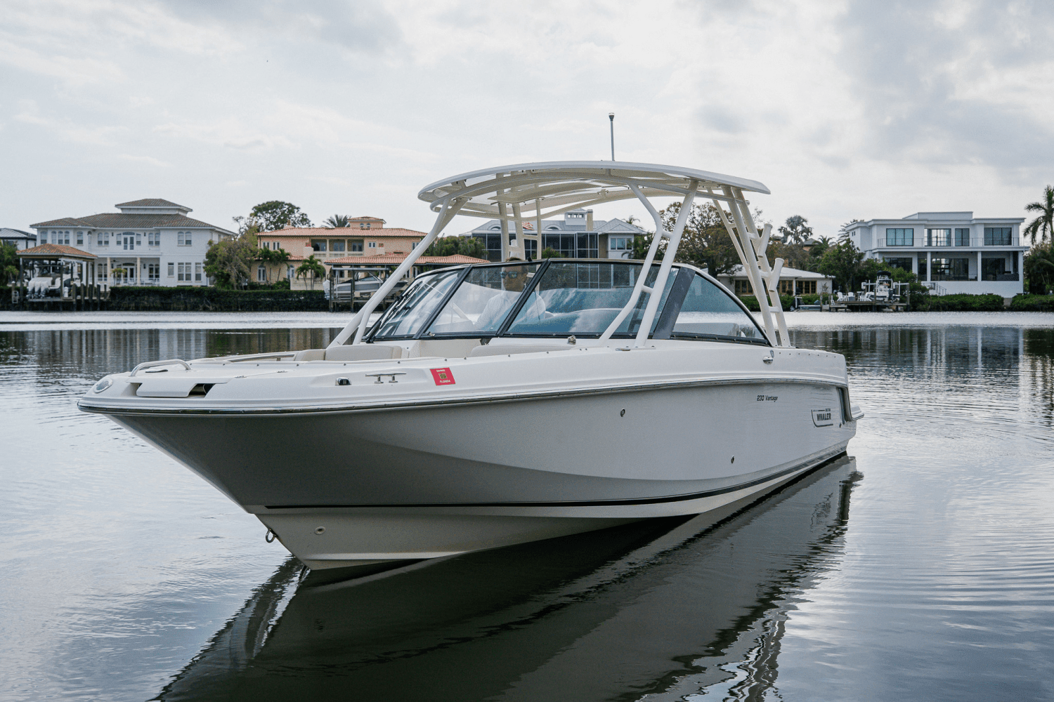 2018 Boston Whaler 230 VANTAGE Image Thumbnail #18