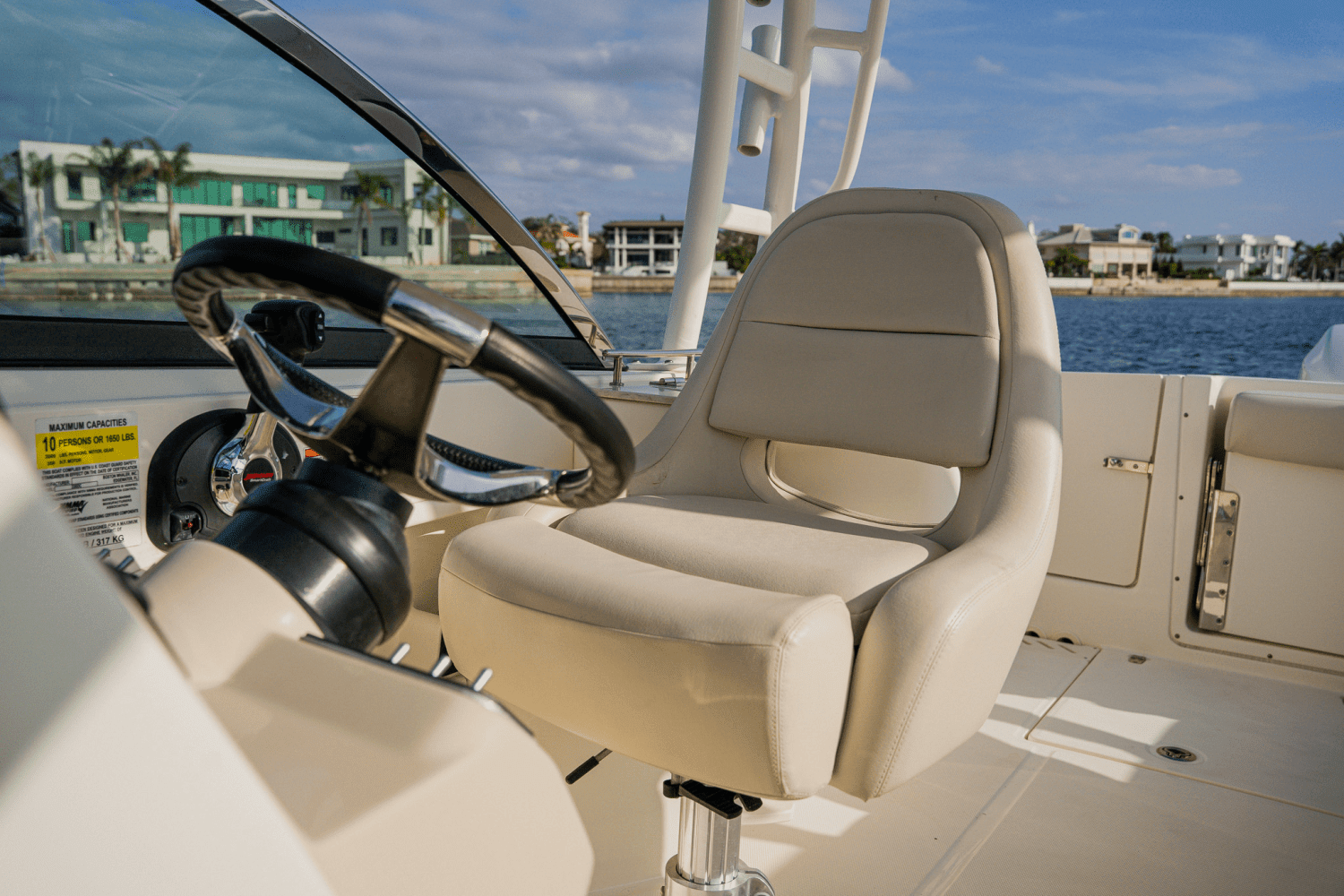 2018 Boston Whaler 230 VANTAGE Image Thumbnail #20