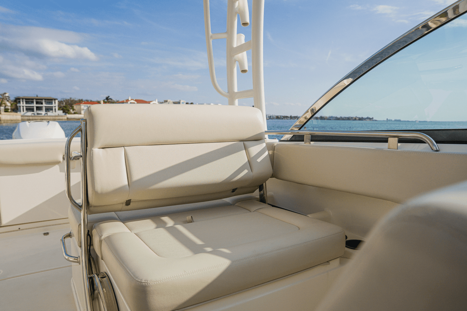 2018 Boston Whaler 230 VANTAGE Image Thumbnail #61