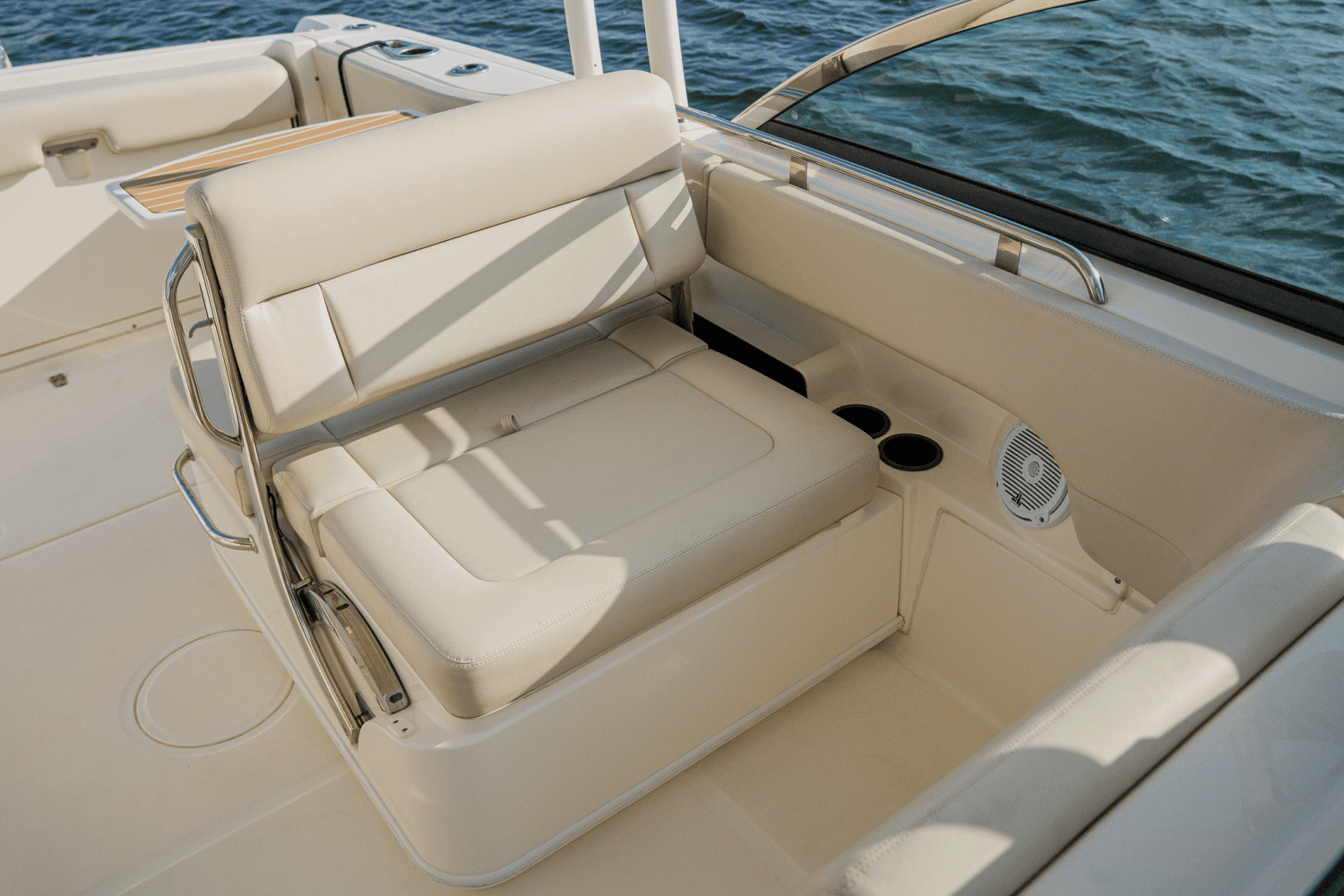 2018 Boston Whaler 230 VANTAGE Image Thumbnail #59