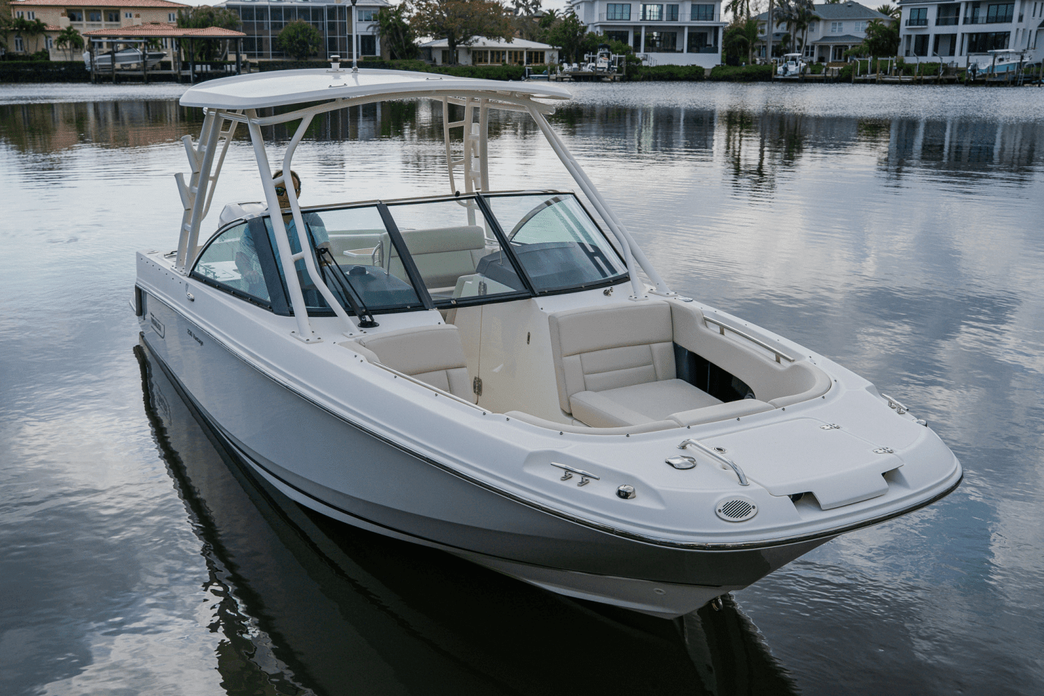 2018 Boston Whaler 230 VANTAGE Image Thumbnail #16