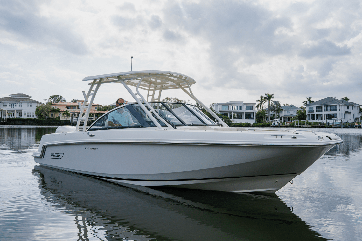 2018 Boston Whaler 230 VANTAGE Image Thumbnail #15