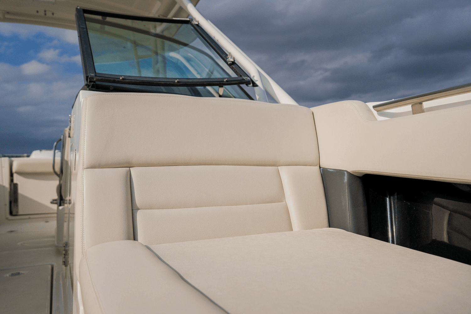 2018 Boston Whaler 230 VANTAGE Image Thumbnail #45