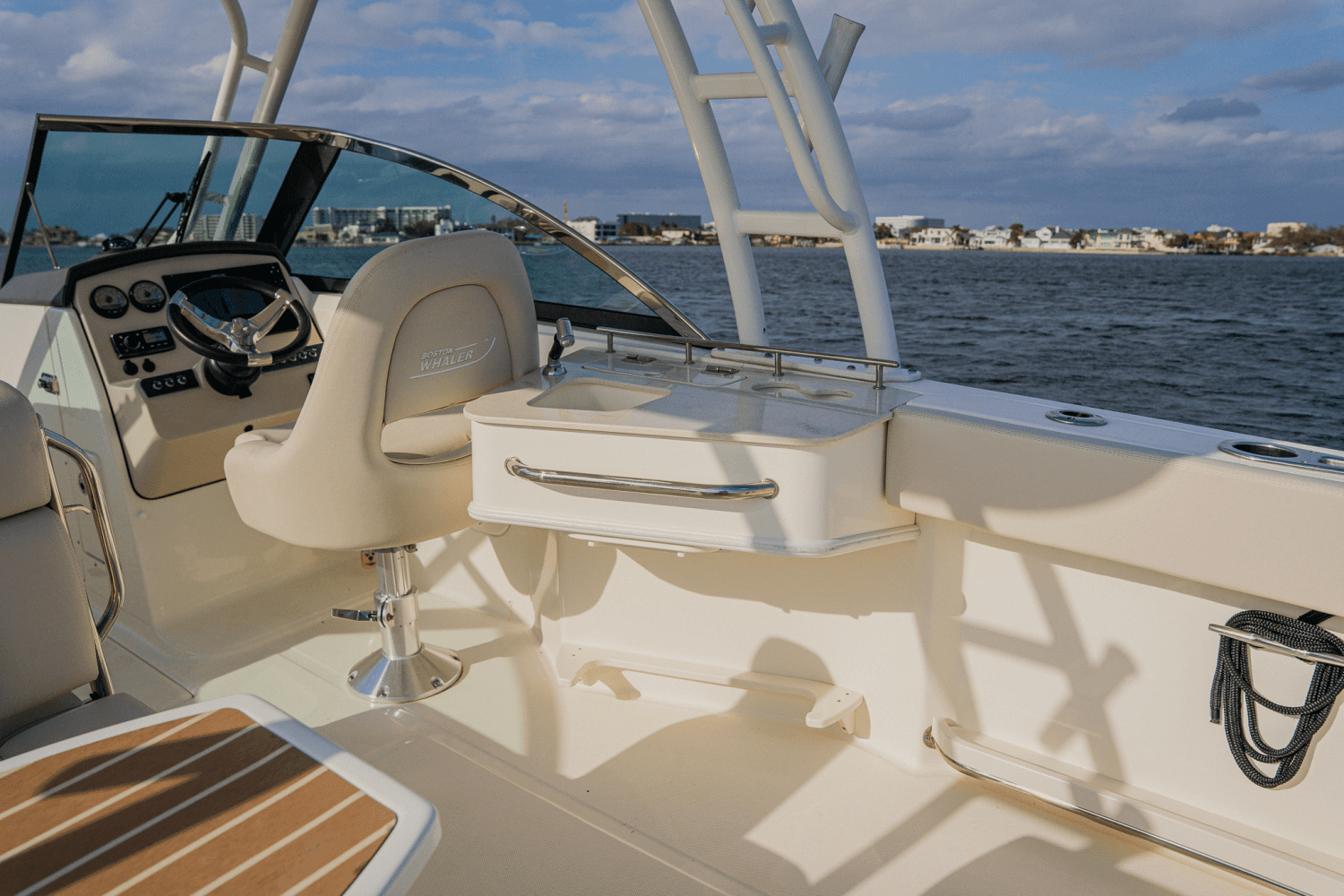 2018 Boston Whaler 230 VANTAGE Image Thumbnail #25