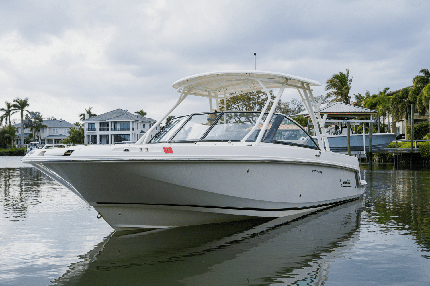 2018 Boston Whaler 230 VANTAGE Image Thumbnail #2
