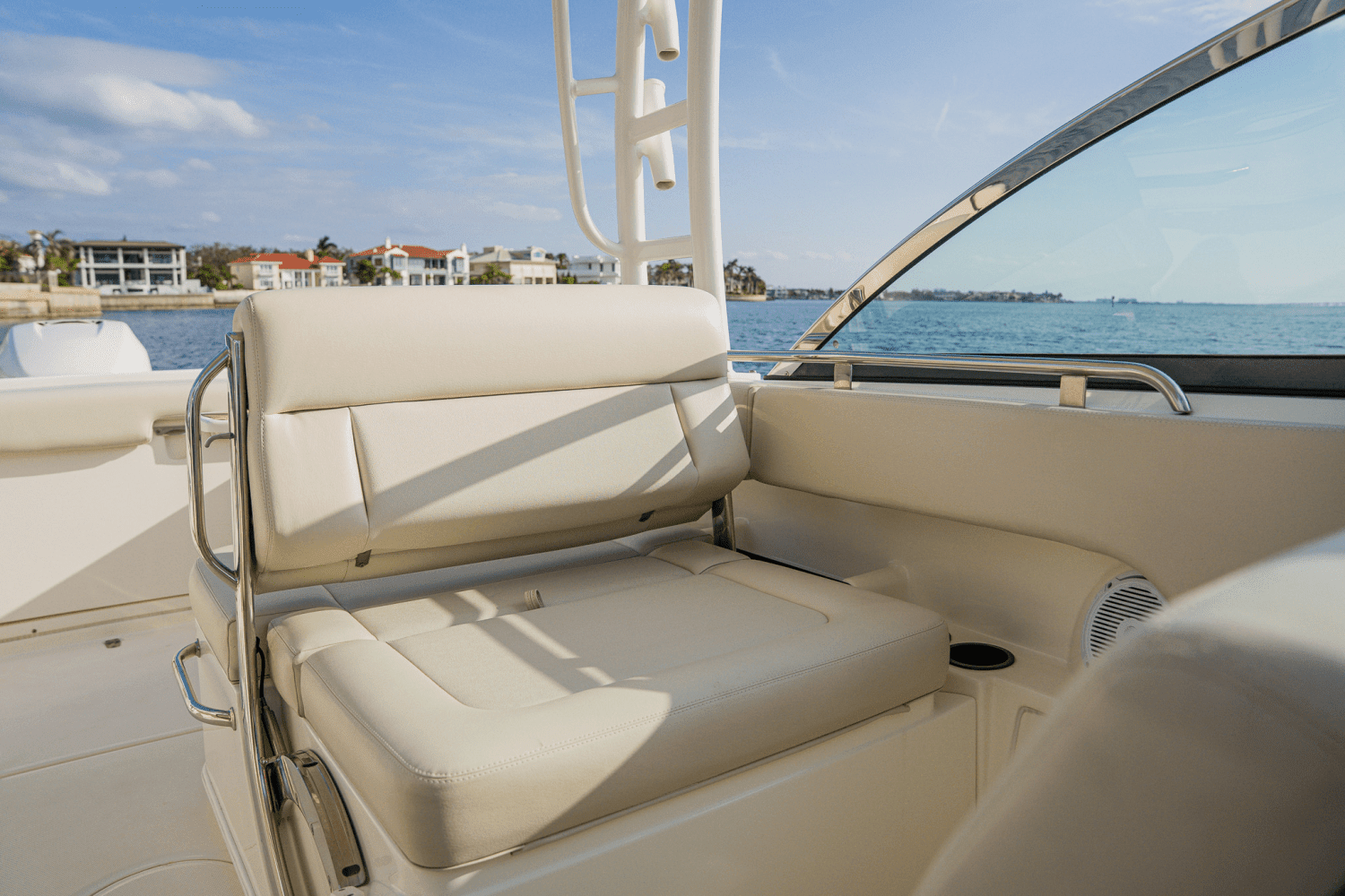 2018 Boston Whaler 230 VANTAGE Image Thumbnail #60