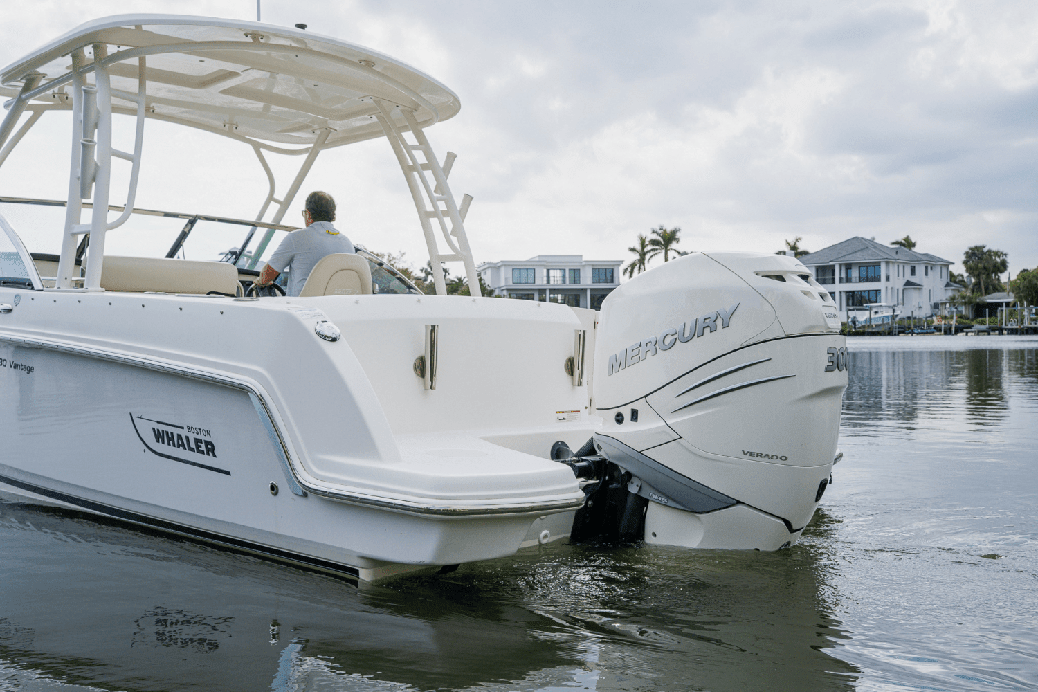 2018 Boston Whaler 230 VANTAGE Image Thumbnail #8