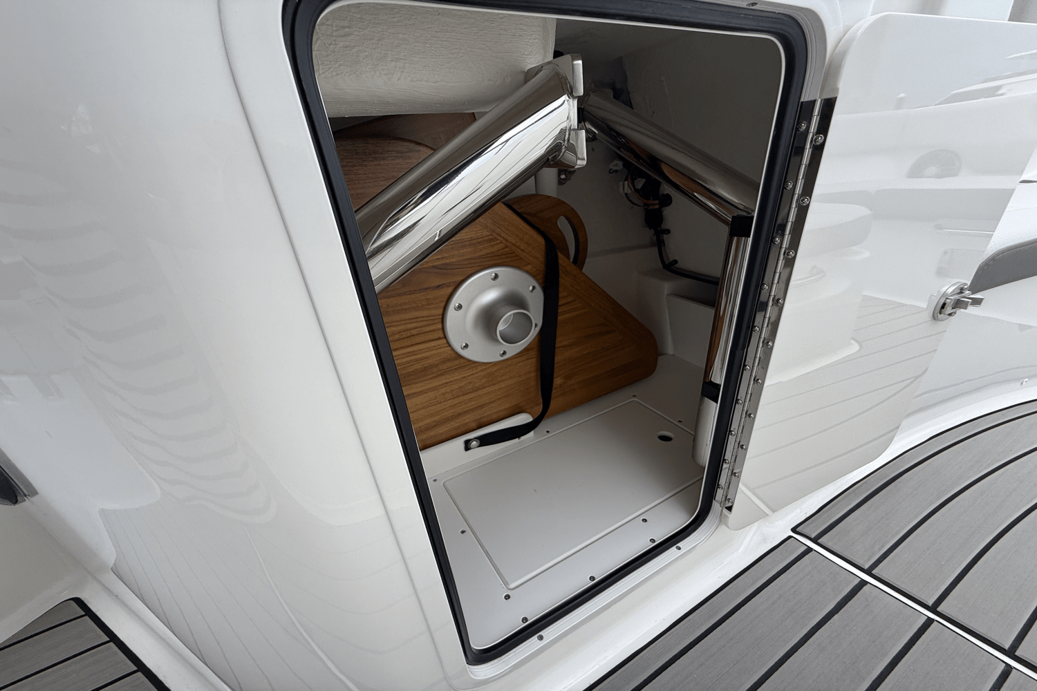 2026 Sea Ray SDX 230 Outboard Image Thumbnail #17