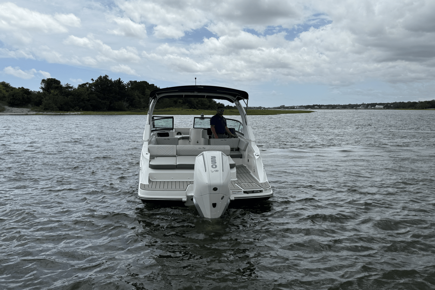 2026 Sea Ray SDX 230 Outboard Image Thumbnail #1