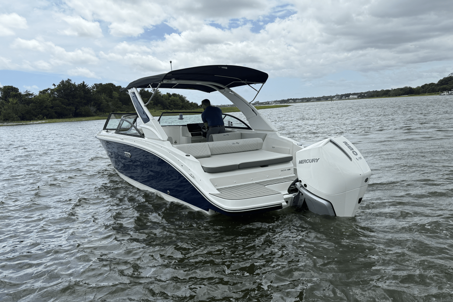 2026 Sea Ray SDX 230 Outboard Image Thumbnail #2