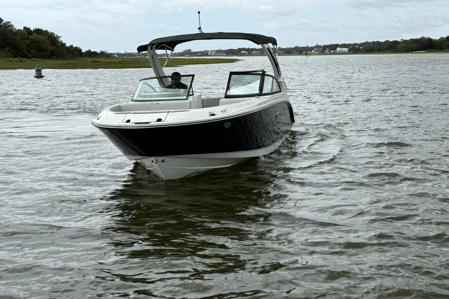 2026 Sea Ray SDX 230 Outboard Image Thumbnail #3