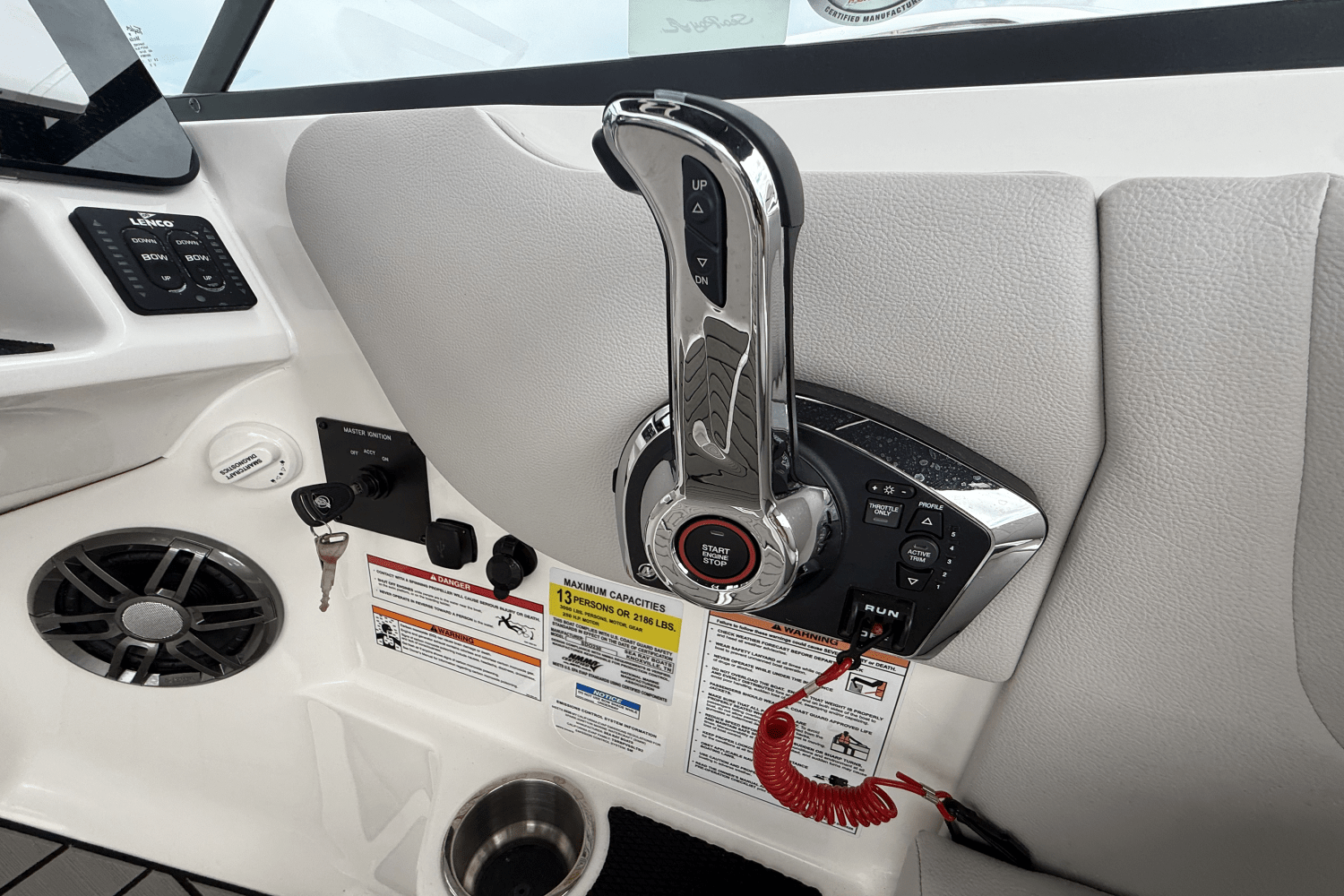 2026 Sea Ray SDX 230 Outboard Image Thumbnail #15