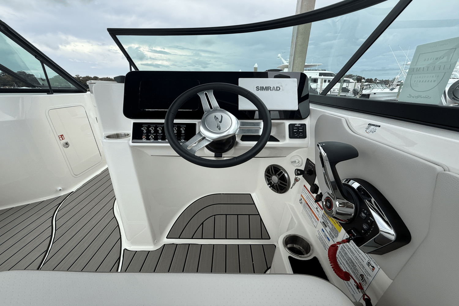 2026 Sea Ray SDX 230 Outboard Image Thumbnail #14