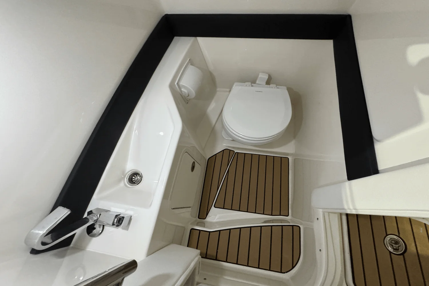 2025 Sea Ray SLX 260 Surf Image Thumbnail #24