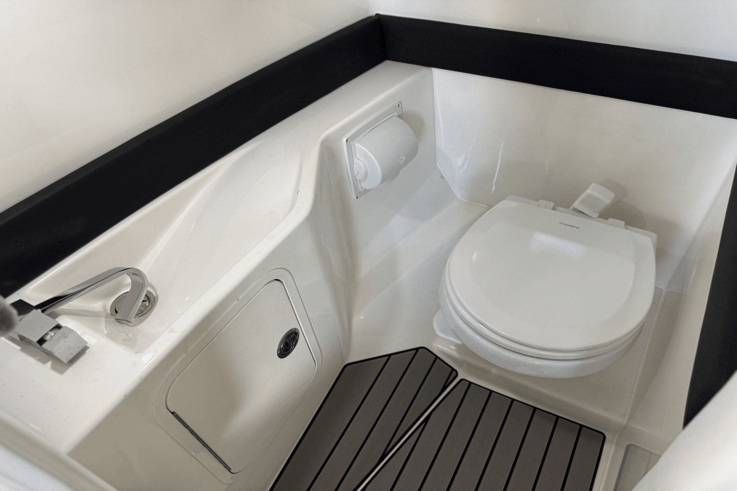 2025 Sea Ray SLX 280 Image Thumbnail #13